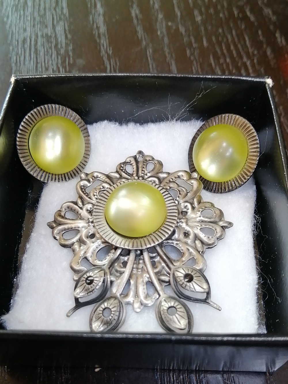 Vintage Lime Moon Glow Mid Century Brooch And Earrings Set In Gift Box